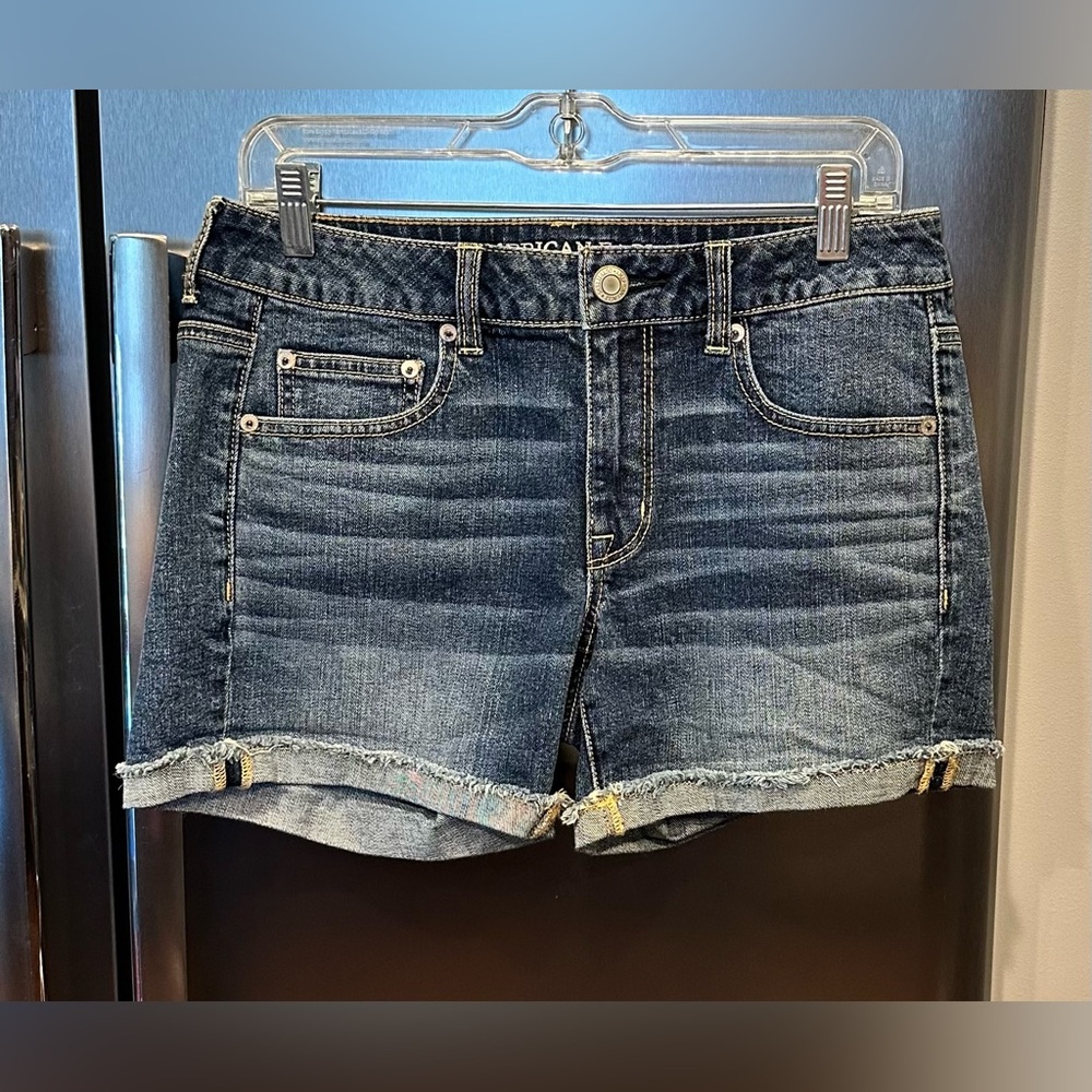 American Eagle boy midi fit Jean denim shorts size 4